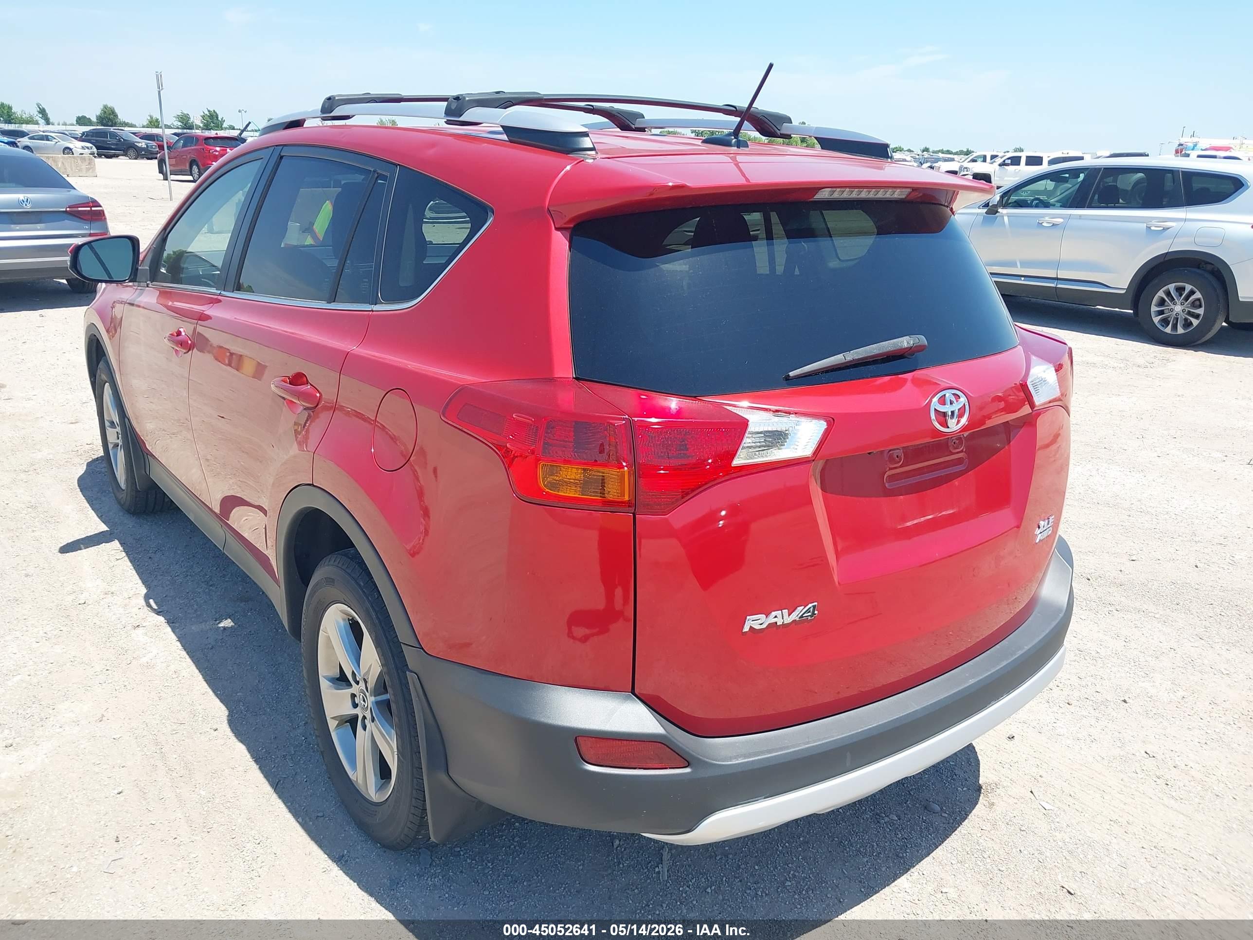2015 TOYOTA RAV 4 — VIN JTMRFREV1FD149744 — photo 3